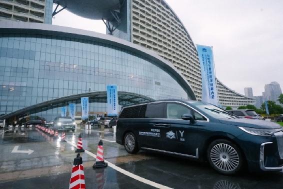 共商数字教育未来 岚图汽车护航2025世界数字教育大会
