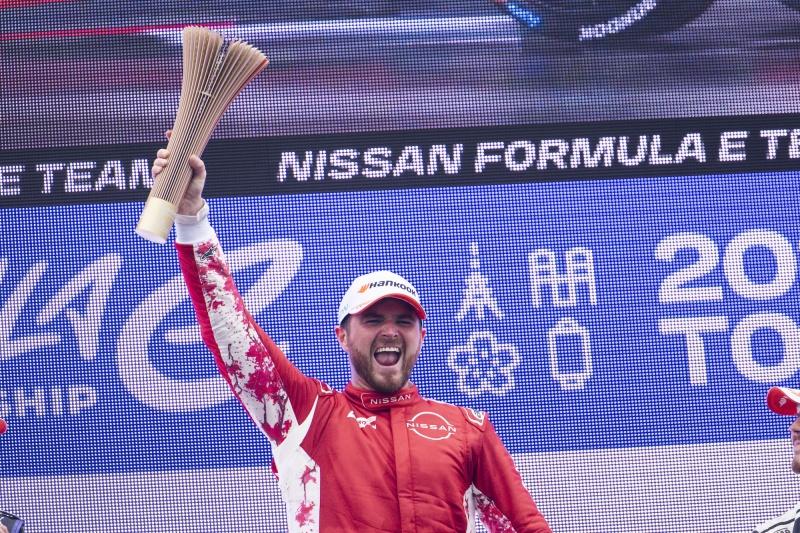 日产Formula E车队在东京主场斩获冠亚军,夺得双杆位并登上领奖台