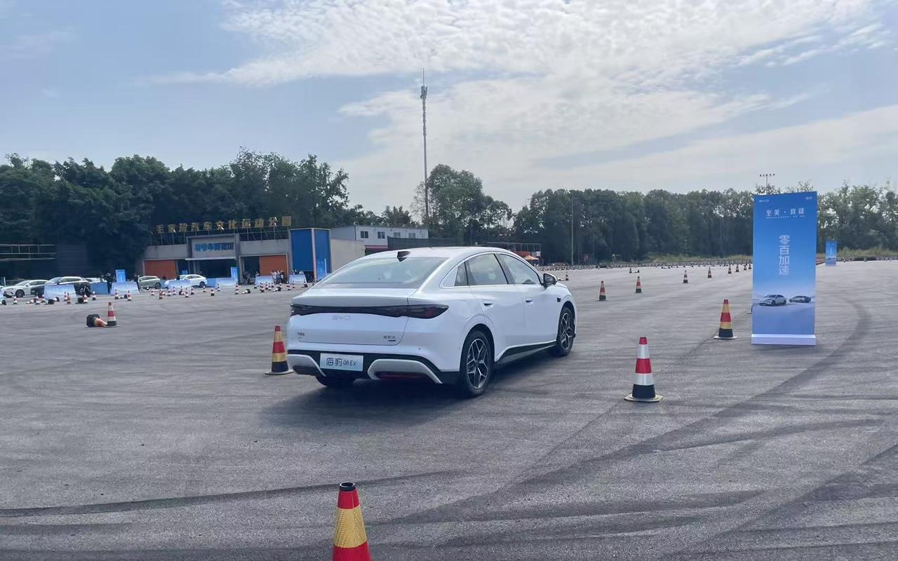 海豹06EV试驾感受总结,智能泊车辅助很丝滑,云辇-C加持不晃不颠