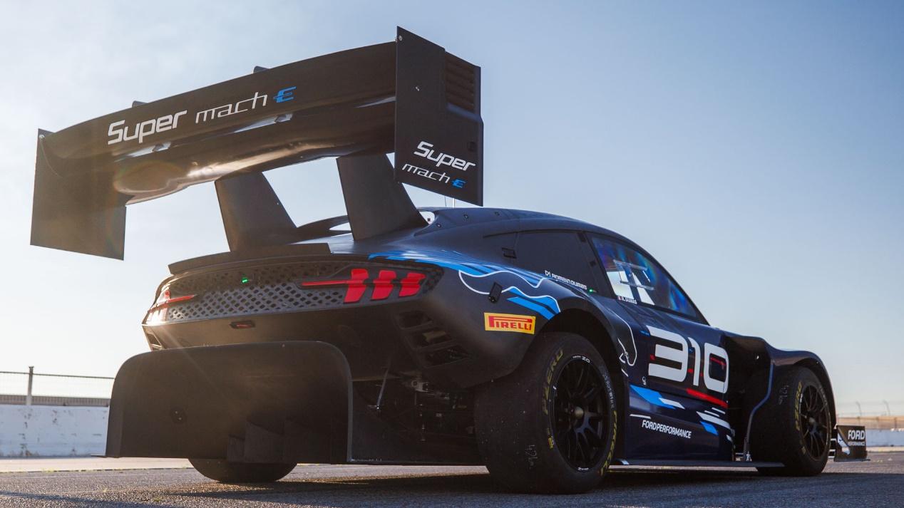 顶峰相见 Super Mustang Mach-E重返派克峰云端