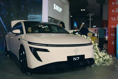 15万级家轿安全突围战:eπ007以军工品质重塑全能标杆