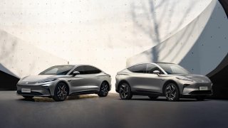 中大型纯电越级之选，全新R7&F7双车焕新上市，售价15.99万起