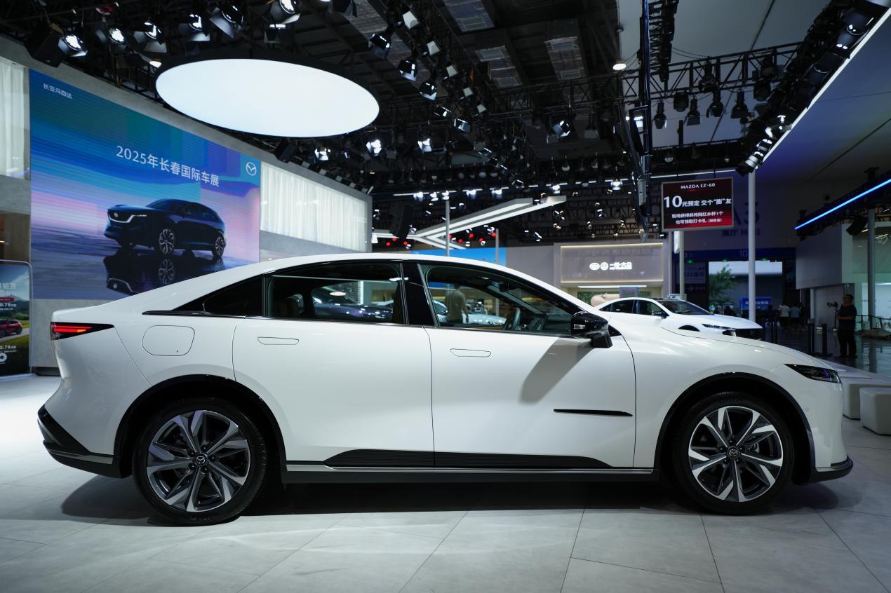 MAZDA EZ-60北国首秀 长安马自达携电动化阵营亮相2025长春车展