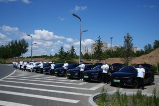 以硬核实力践行“人民需要”！五菱星光家族点亮“星光关爱”公益路途