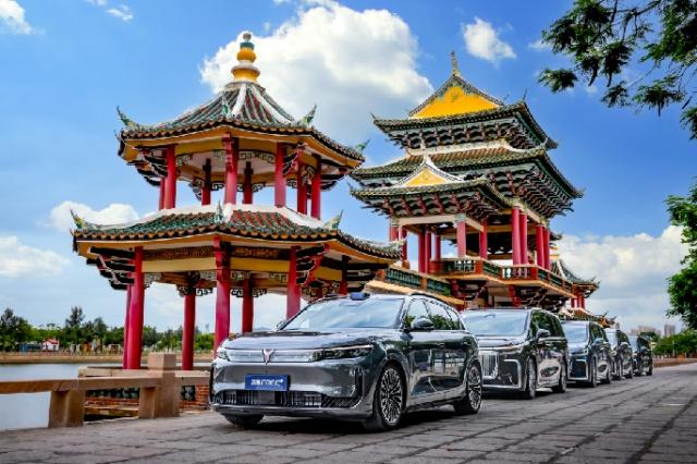高端品质护航国球盛宴 岚图汽车荣膺2025乒超联赛厦门站官方赞助用车