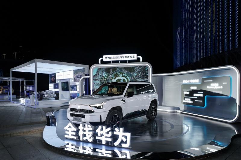 “2025汽车新质生产力优秀案例”揭晓,猛士M817凭智能越野树立自主标杆!