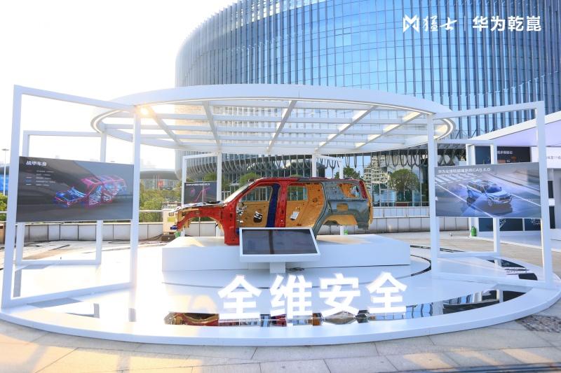 “2025汽车新质生产力优秀案例”揭晓,猛士M817凭智能越野树立自主标杆!