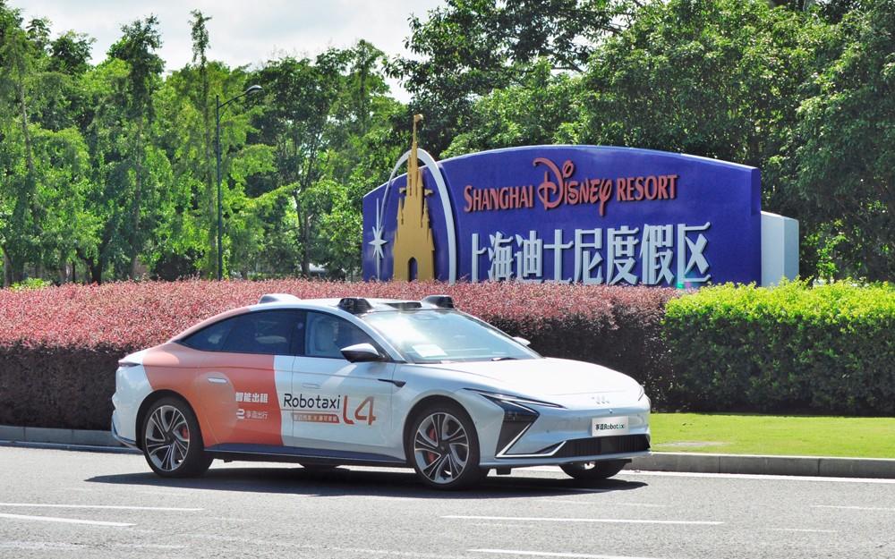官宣！智己L4级Robotaxi度假区专线今日正式运营，免费体验！