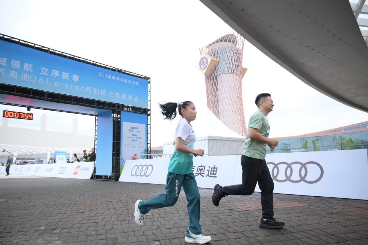 一汽奥迪2025成都“绿马”鸣枪开跑 奥迪Q6L e-tron西部启航