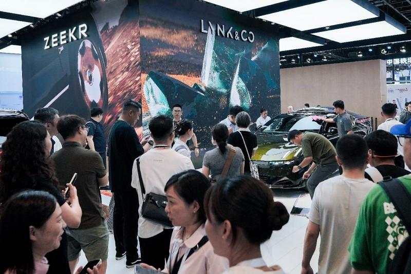 吉利携阶跃星辰亮相WAIC2025:加速汽车向具身智能进化