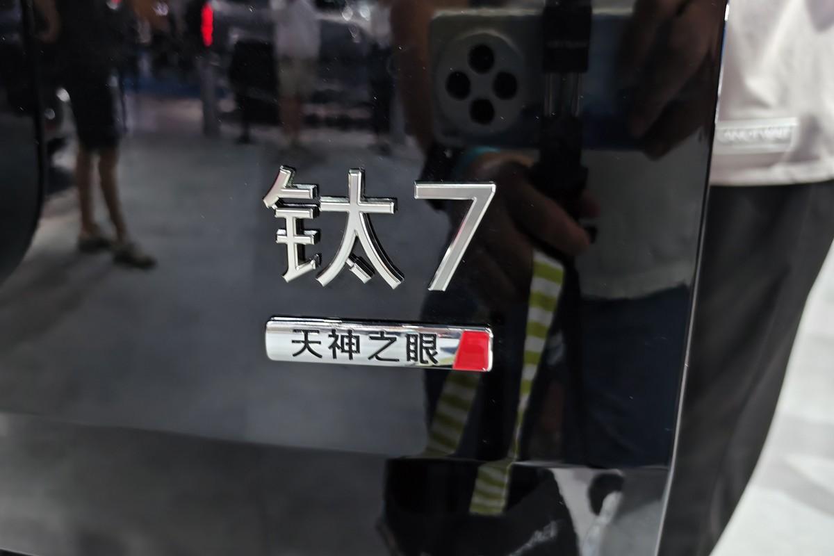 5米长2米高的大块头,对标路虎卫士,方程豹钛7有哪些亮点?
