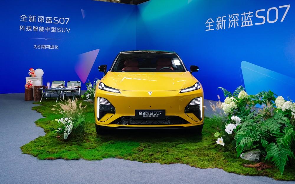 15万级标配华为乾崑豪华SUV，全新深蓝S07上市，15.69万元起