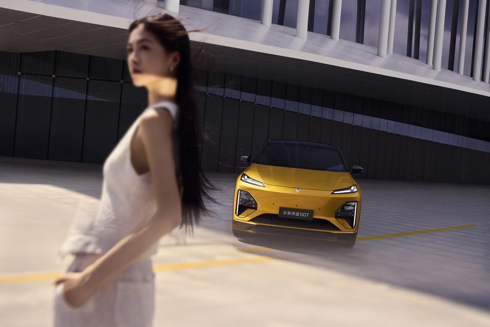 15万级标配华为乾崑豪华SUV，全新深蓝S07上市，15.69万元起