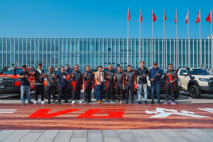 V6火炮上市即交付 魏建军兑现承诺亲自为首批用户交车