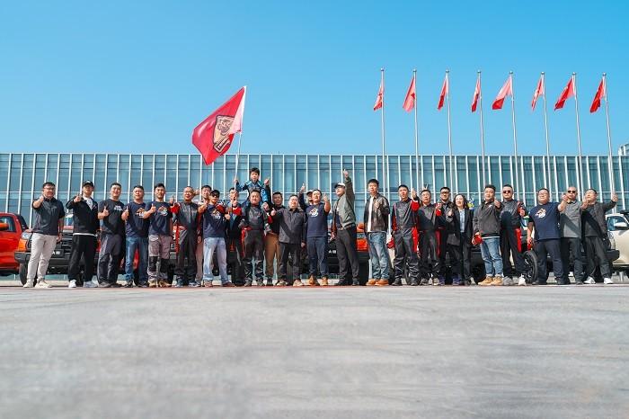 V6火炮上市即交付 魏建军兑现承诺亲自为首批用户交车