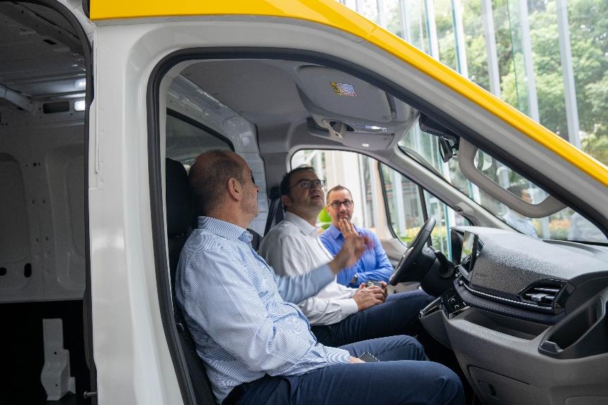 从“最大单”到“持续加码”！DHL续购500台EV30，上汽大通领跑欧洲绿色物流赛道
