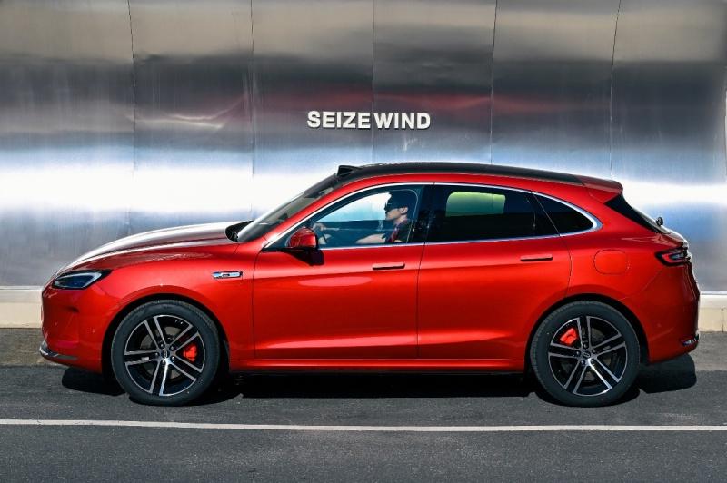 问界新M5 Ultra与特斯拉Model Y，谁才是智慧出行伙伴？
