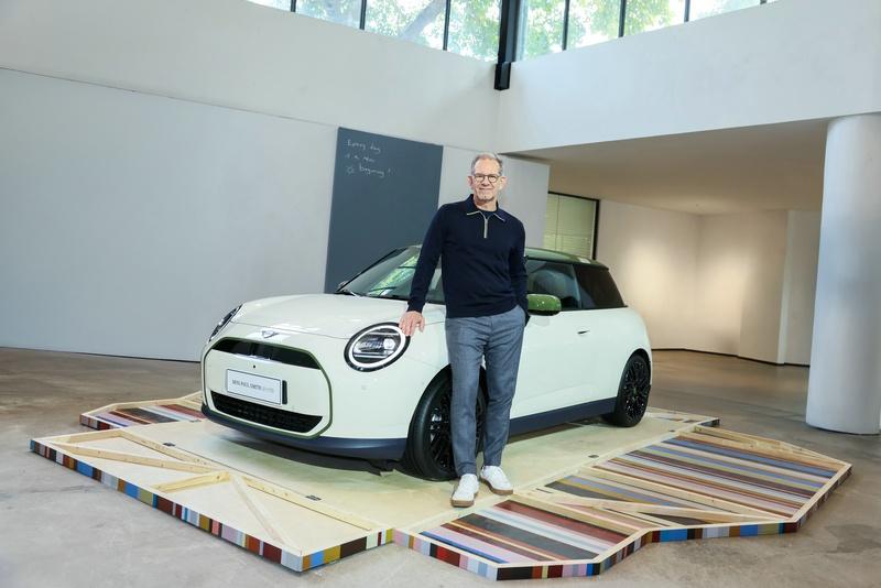 可以入手的PAUL SMITH设计师款MINI汽车在广州亮相