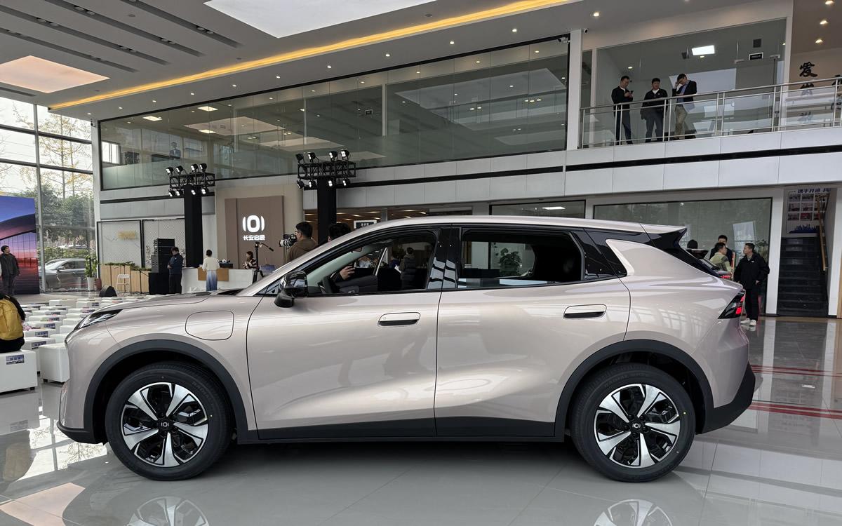 限时7.49万起！长安启源全新Q05购车季 区域首批车主拿到爱车