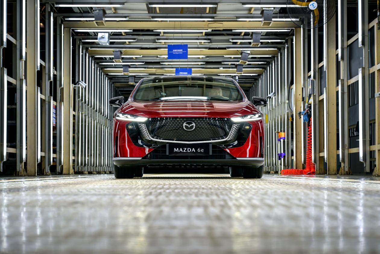 MAZDA 6e亮相2025泰国国际车展 长安马自达新能源全球化布局持续加速