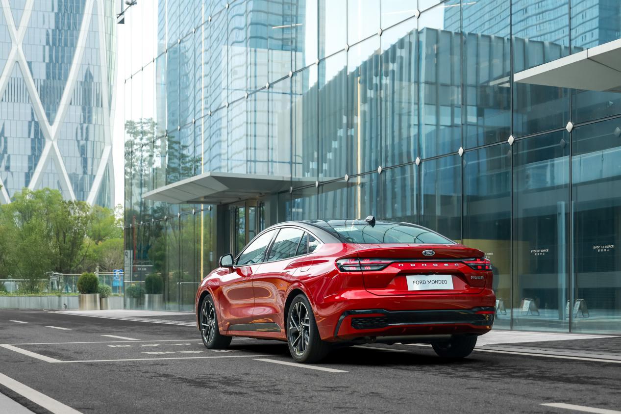 14.98万元起！搭载第五代2.0T EcoBoost®发动机，福特新蒙迪欧拉高同级性能标准