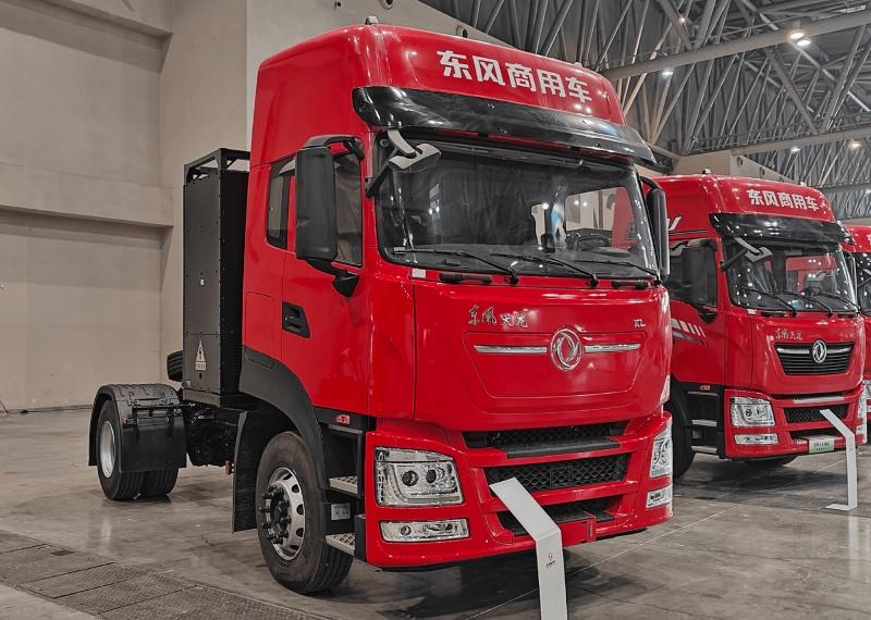 东风天龙KL港口集运纯电牵引车 深度定制破解运输痛点