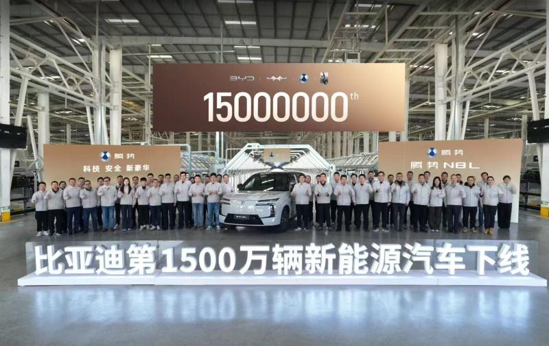 包揽中国&全球销冠！比亚迪2025年460万销量续写新能源传奇
