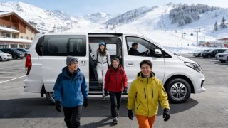 暖心接驳无惧寒潮，菱智PLUS CNG守护雪场高峰