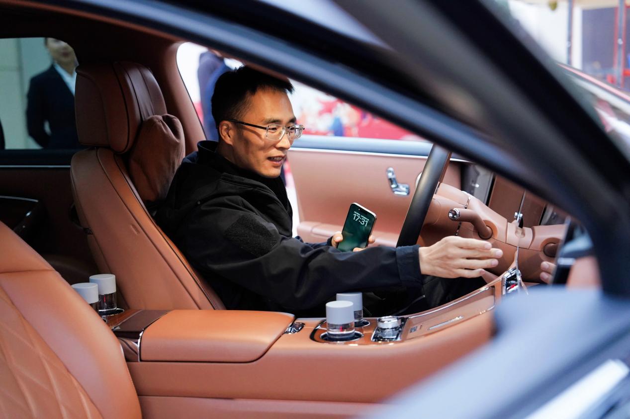周智琛的春节归途：尊界S800如何承载情感、体面与圈层关系？