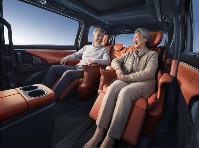 开年最热MPV？除了“一字头”价格，2026款M8 HEV的热度从哪来？