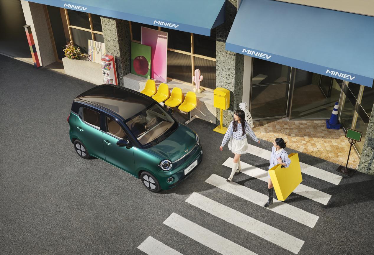 新四门，玩出趣！第五代宏光MINIEV正式上市，置换补贴价4.28万元起