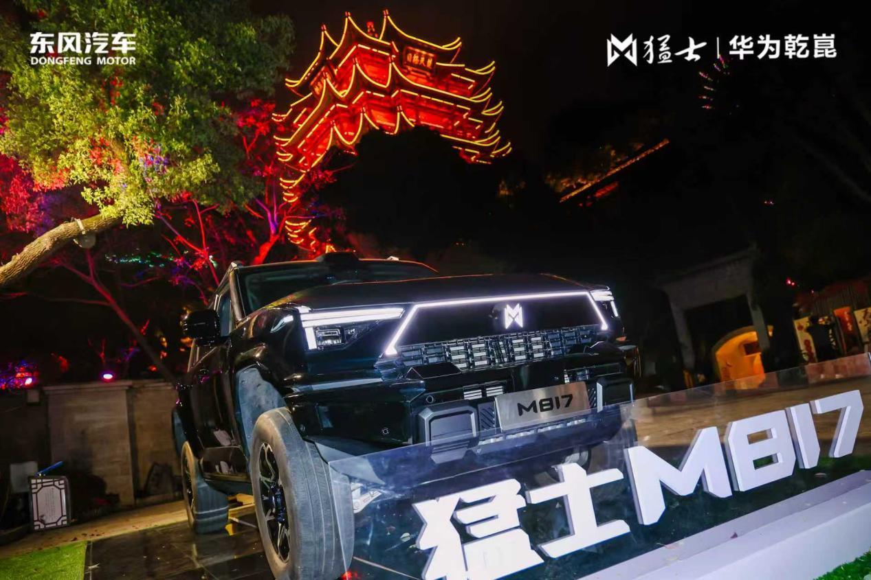 硬核打卡武汉地标，猛士M817与“赛博导游”小猛出圈！解锁城市新名片