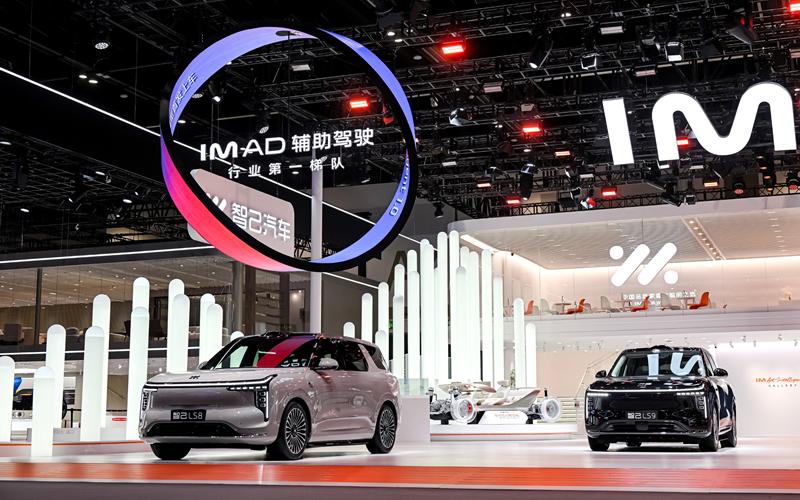 2026北京车展：智己LS8成必看的8系旗舰SUV，权益价24.98万元起