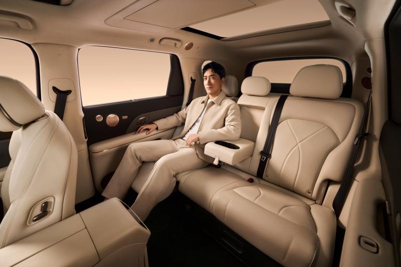 2026北京车展：智己LS8成必看的8系旗舰SUV，权益价24.98万元起