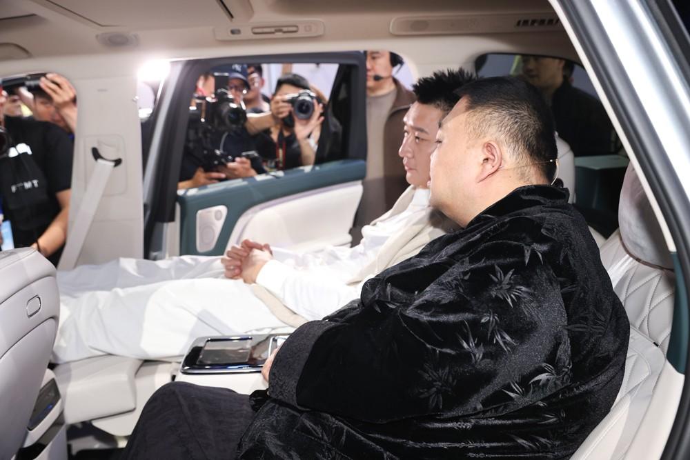 预售20小时订单破2万台！引发资本市场关注 岚图泰山X8重磅亮相北京车展