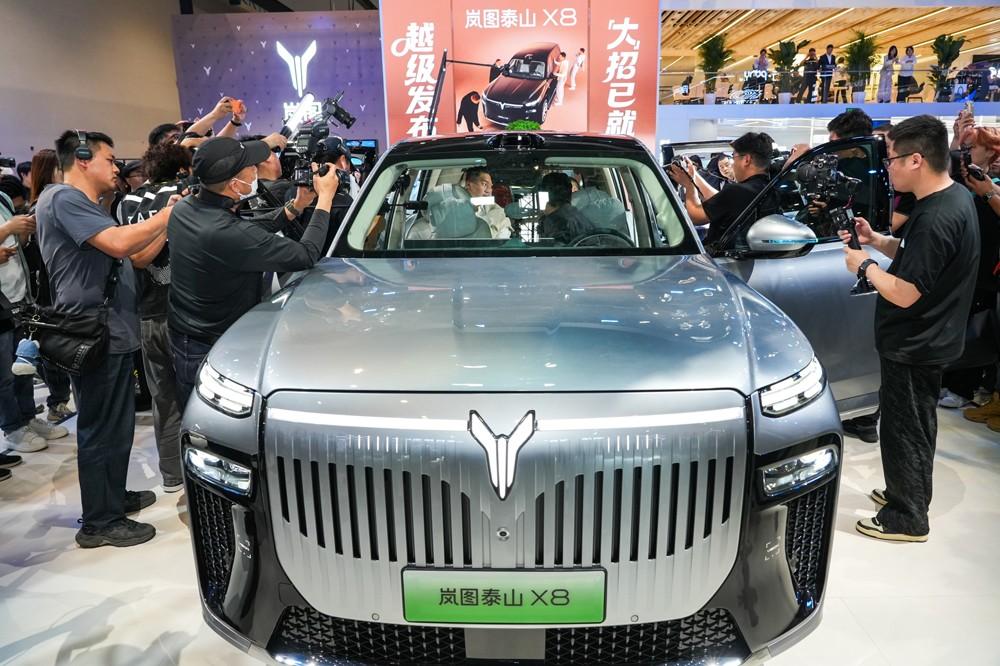 预售20小时订单破2万台！引发资本市场关注 岚图泰山X8重磅亮相北京车展