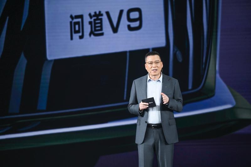 全域舒享旗舰MPV登场！极狐问道V9预售补贴价21.99万起，带来百万级旗舰气场