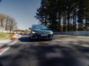 大众汽车高尔夫GTI 50 周年版：纽博格林北环赛道上速度最快的前驱量产车型