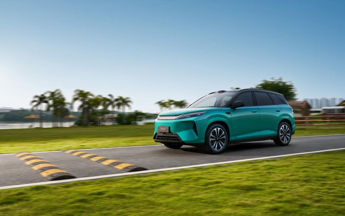 11.99万元起，第三代元PLUS闪充+630km长续航，诠释纯电出行最佳答案