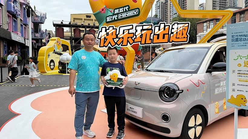 打卡新地标，宏光MINIEV×奶龙联名亮相成都东郊记忆！搞快点来