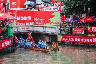 匠心同源致敬非遗精神，一汽-大众T6·2026中国（佛山）叠滘龙船漂移大赛燃情开赛